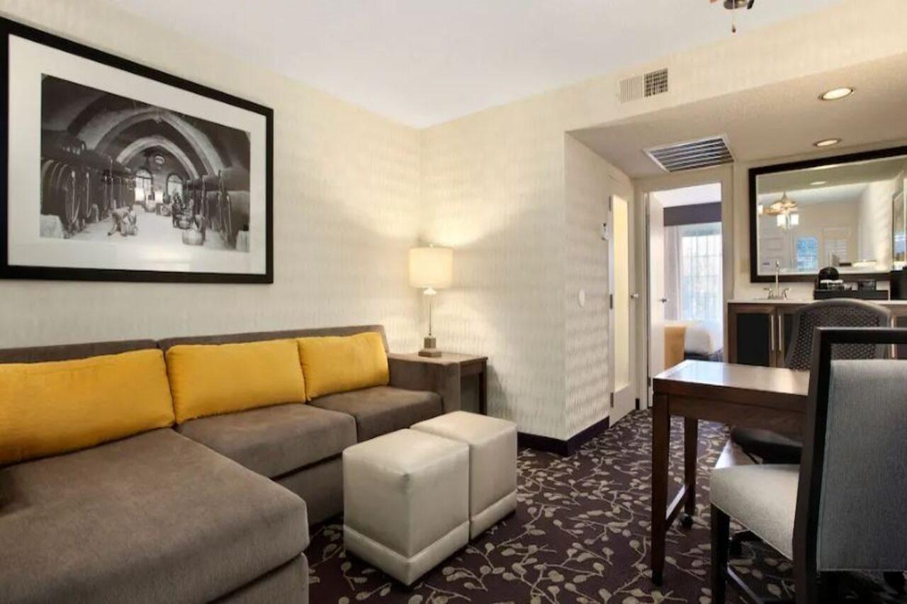 Embassy By Hilton Valley Hotel 4*